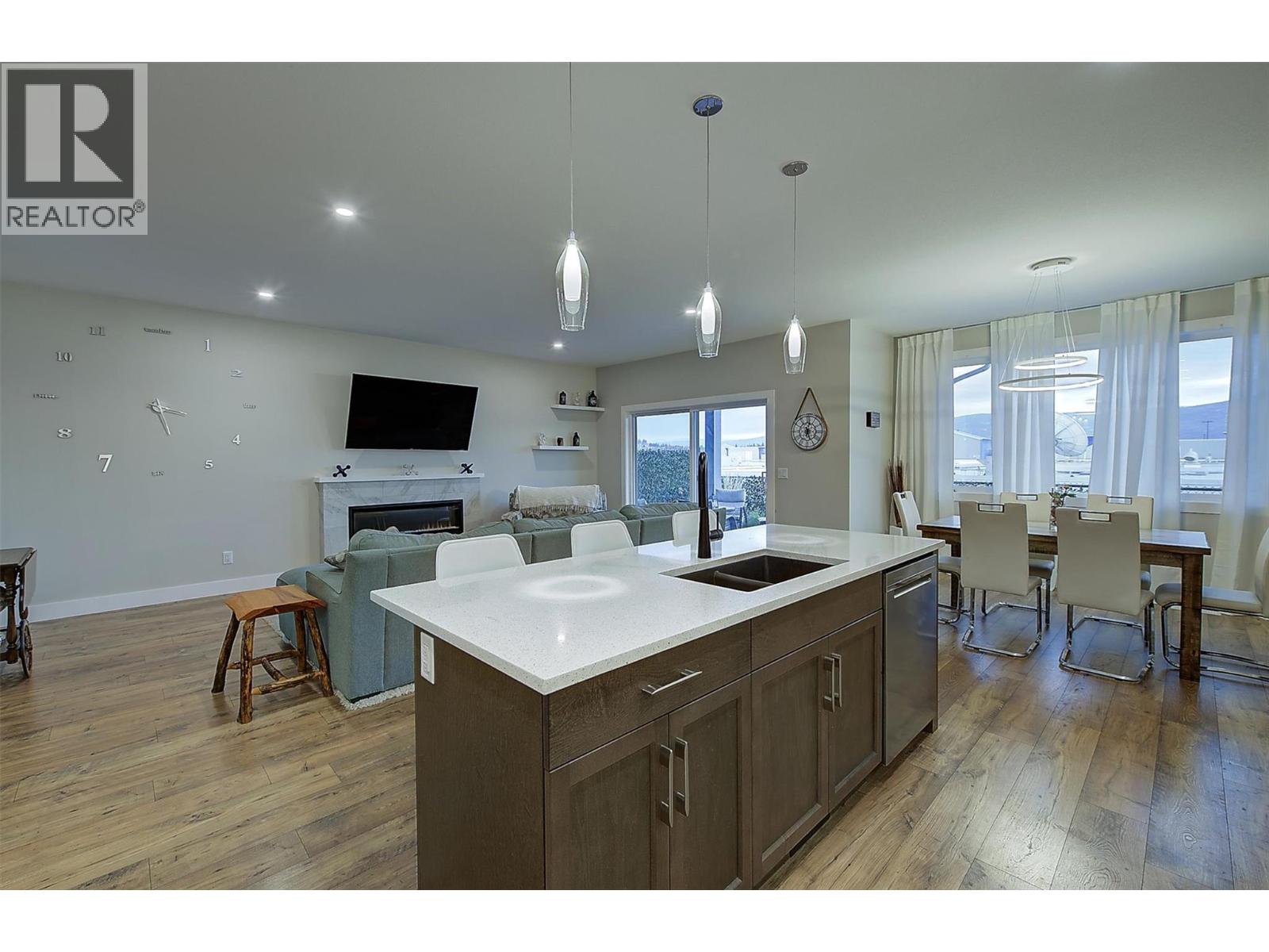  2383 Hawks Boulevard, West Kelowna