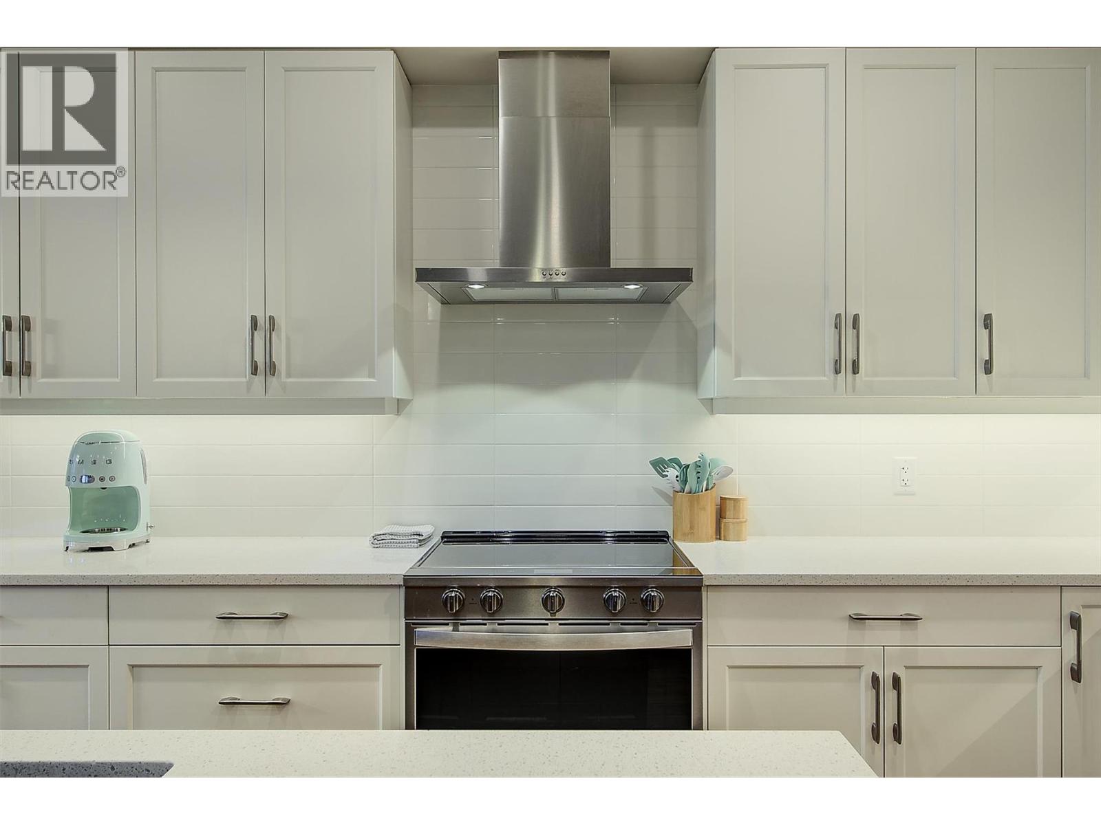  2383 Hawks Boulevard, West Kelowna