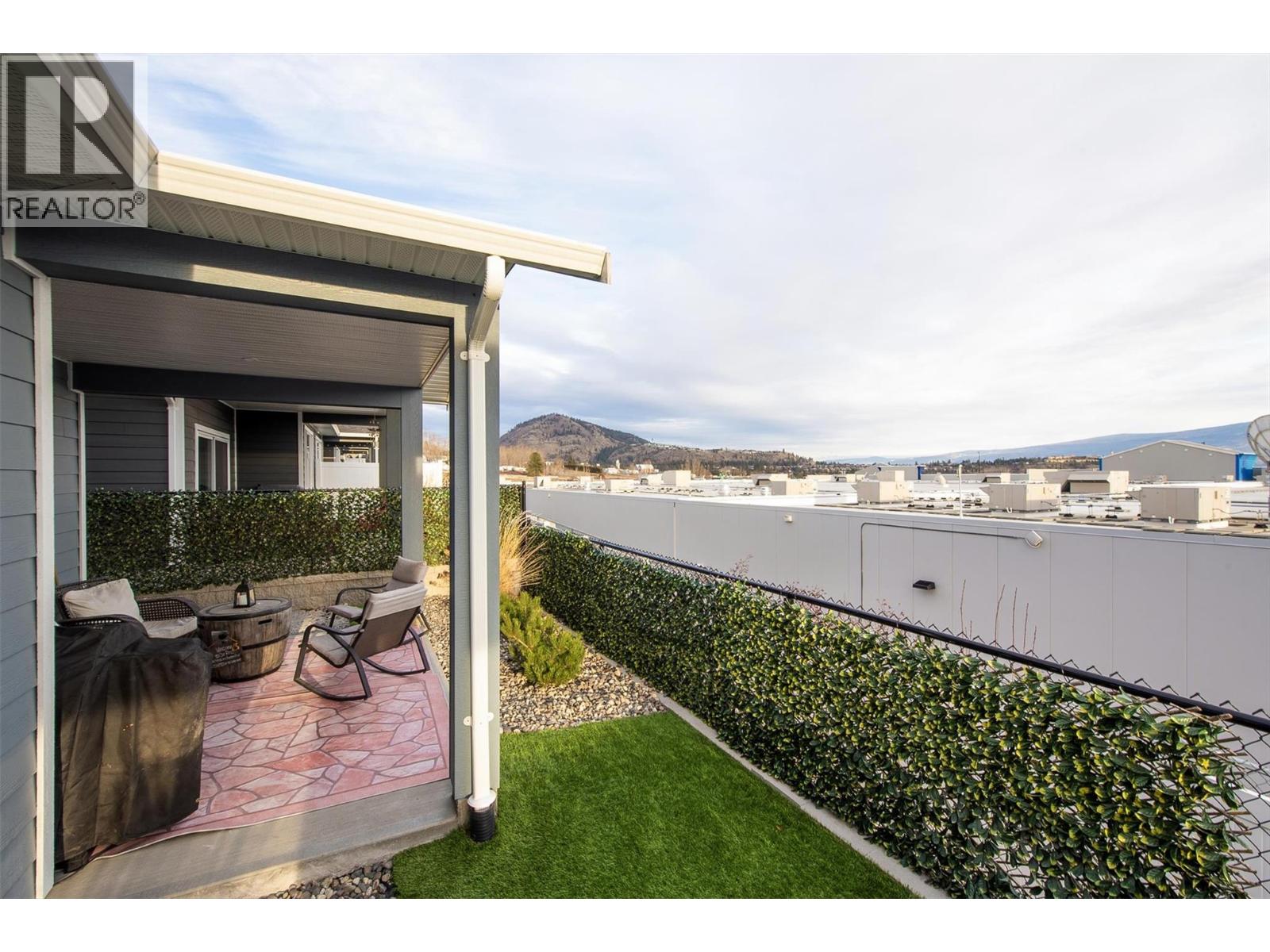  2383 Hawks Boulevard, West Kelowna