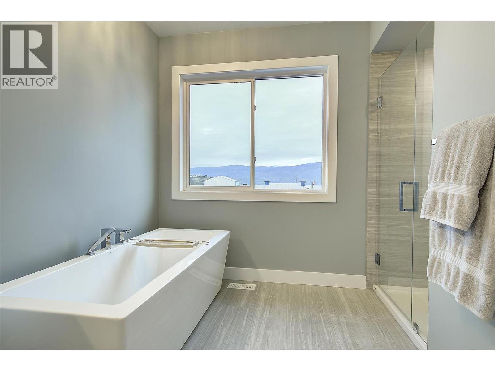  2383 Hawks Boulevard, West Kelowna