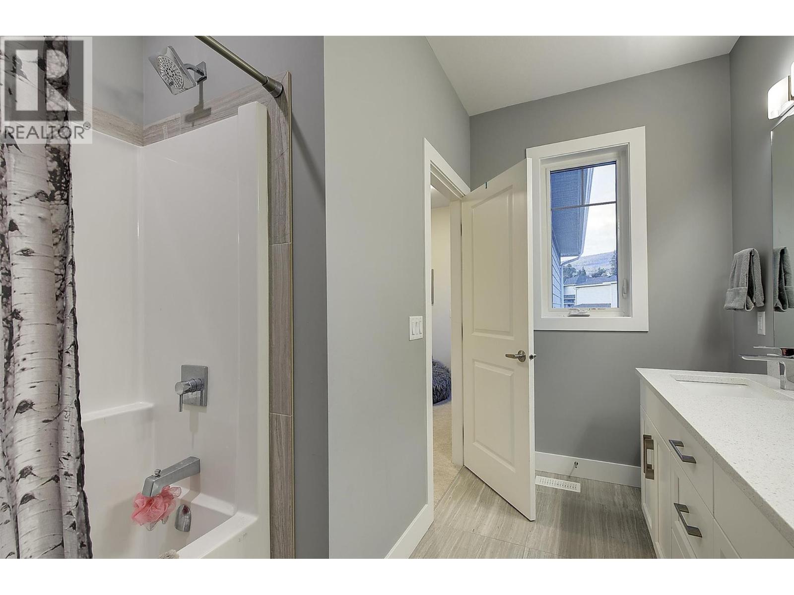  2383 Hawks Boulevard, West Kelowna