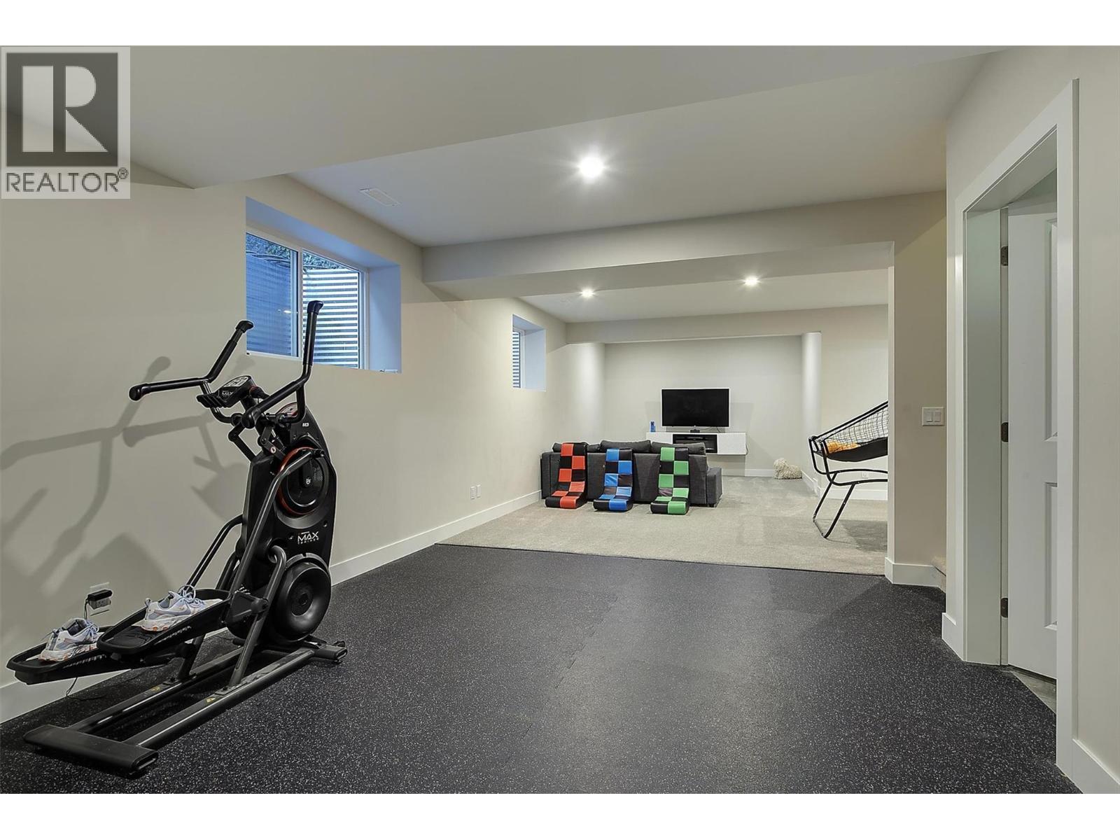  2383 Hawks Boulevard, West Kelowna