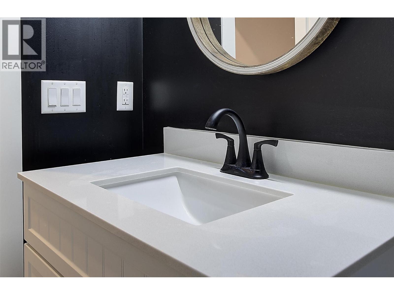  2383 Hawks Boulevard, West Kelowna