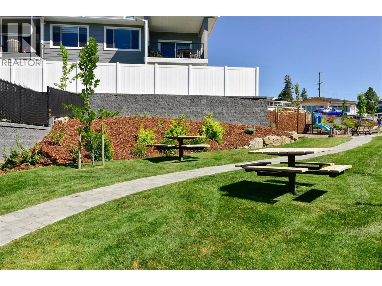  2383 Hawks Boulevard, West Kelowna