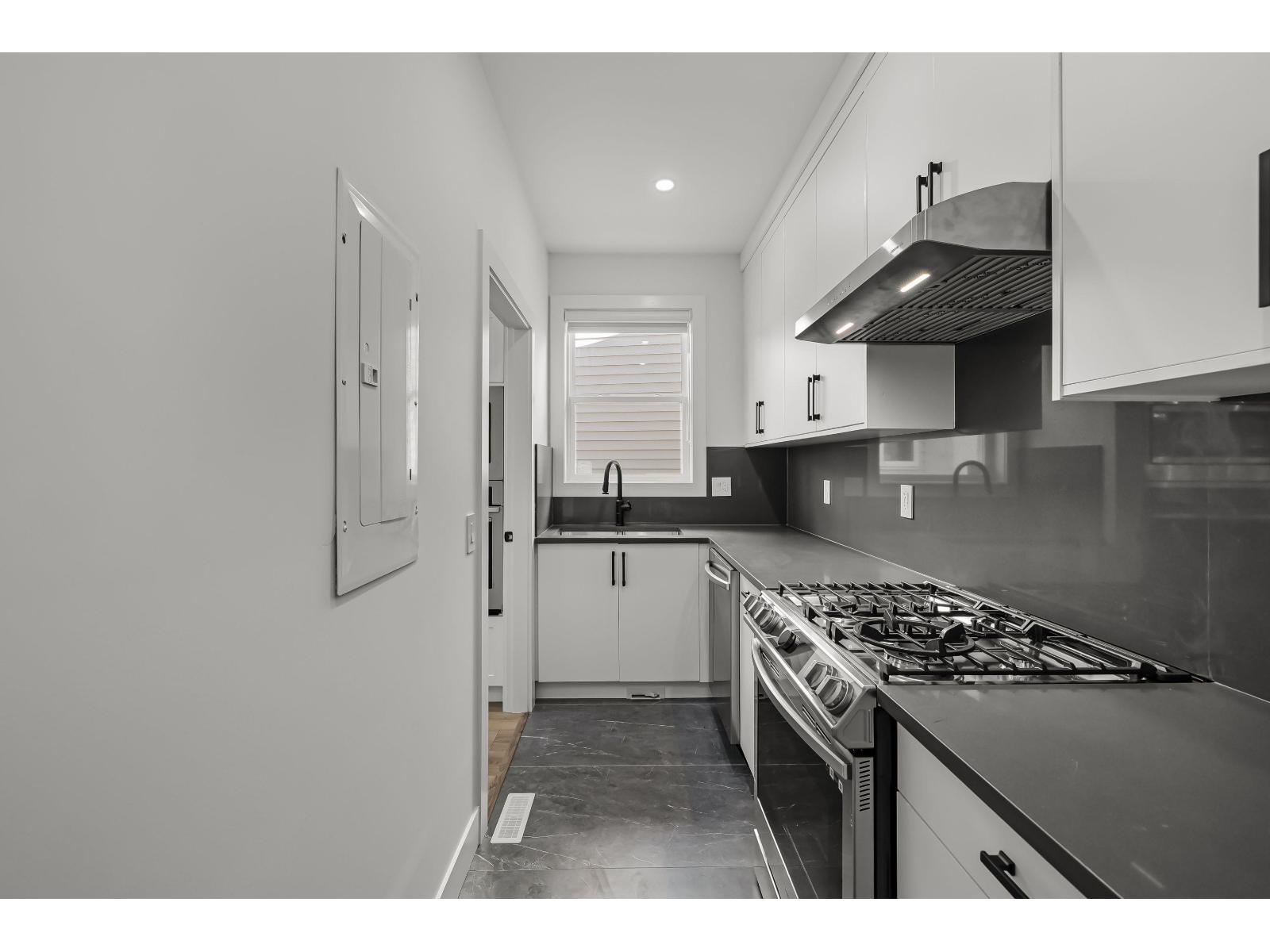House in Chilliwack - Image 19