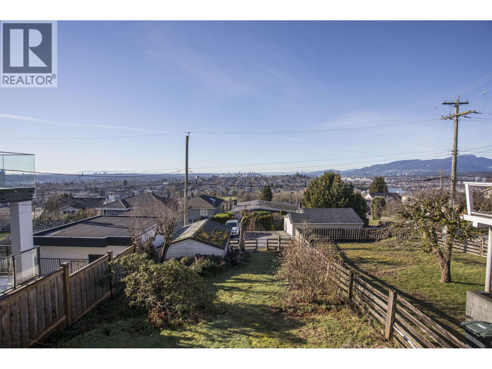 11 HYTHE AVENUE, Burnaby