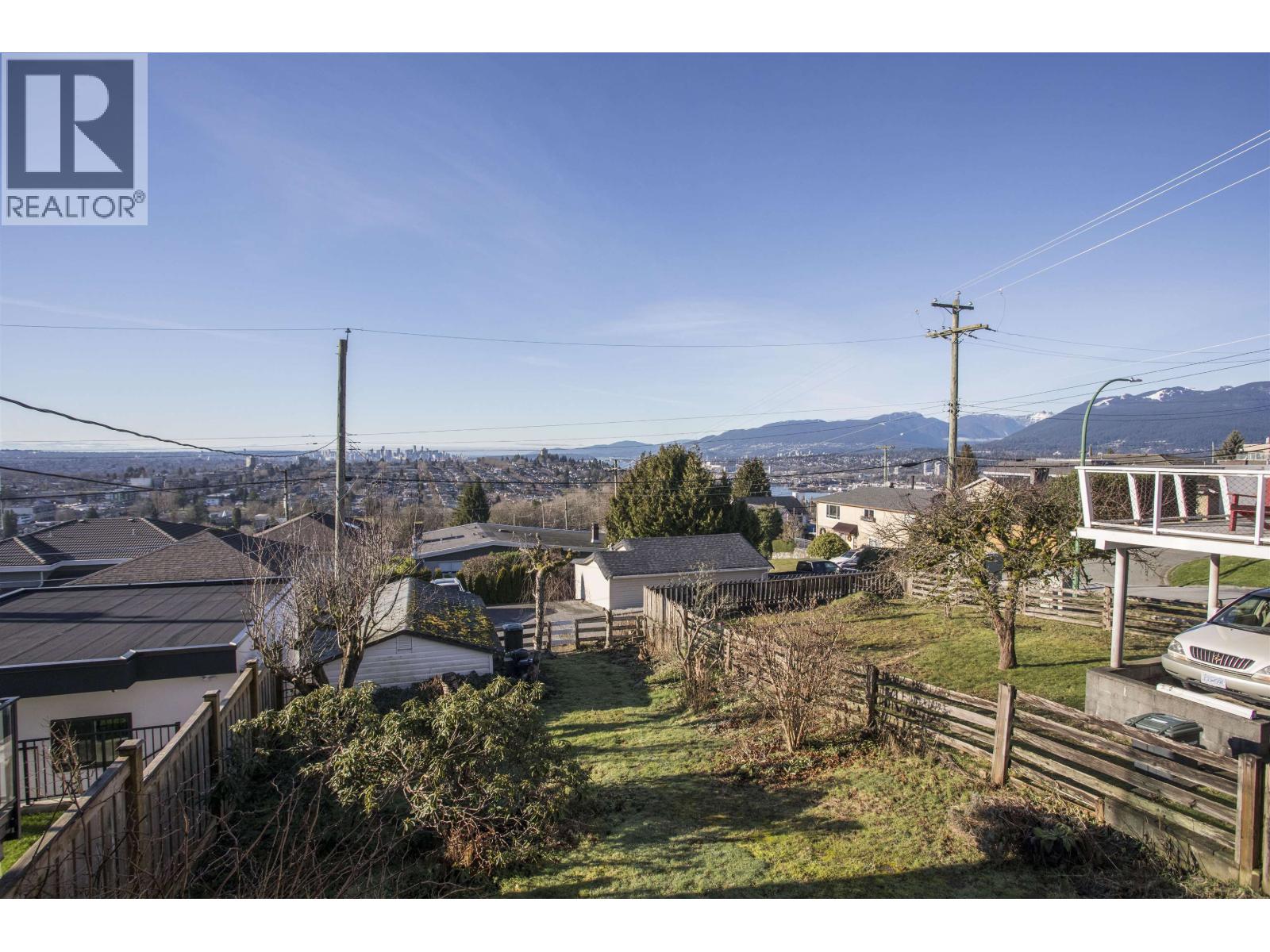 11 HYTHE AVENUE, Burnaby