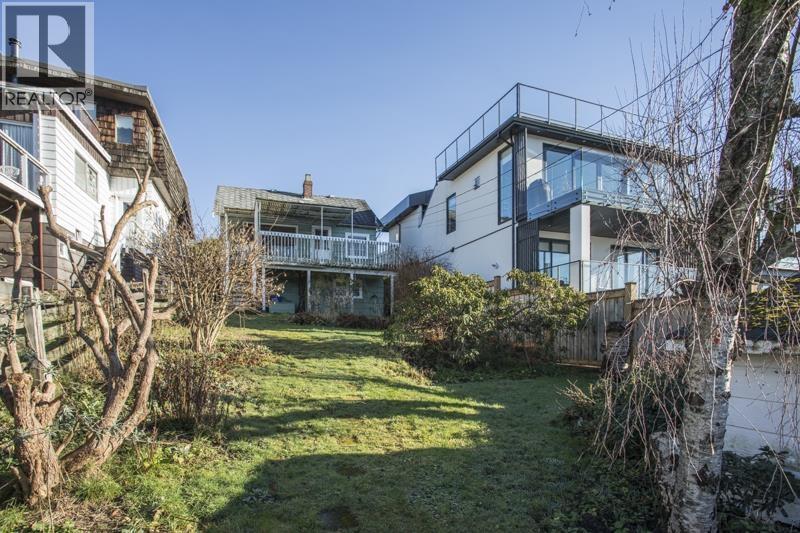 11 HYTHE AVENUE, Burnaby