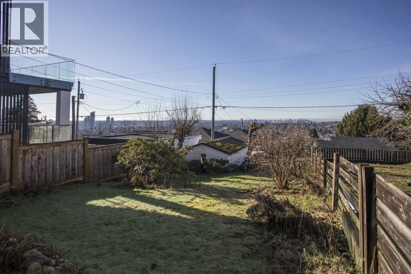 11 HYTHE AVENUE, Burnaby