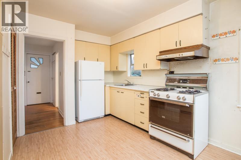 11 HYTHE AVENUE, Burnaby