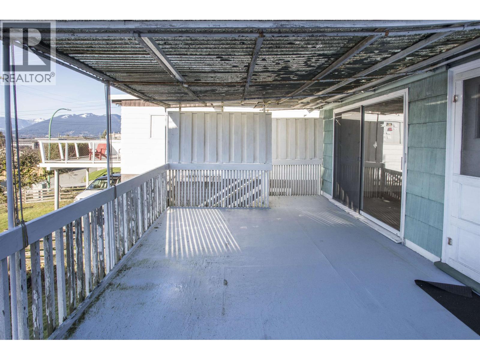 11 HYTHE AVENUE, Burnaby