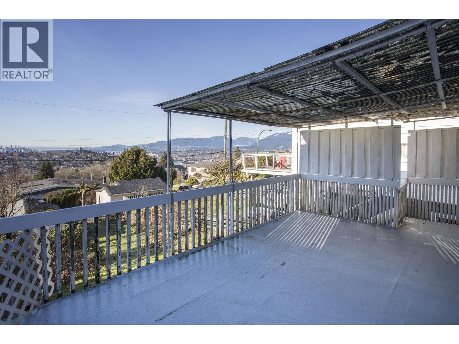 11 HYTHE AVENUE, Burnaby