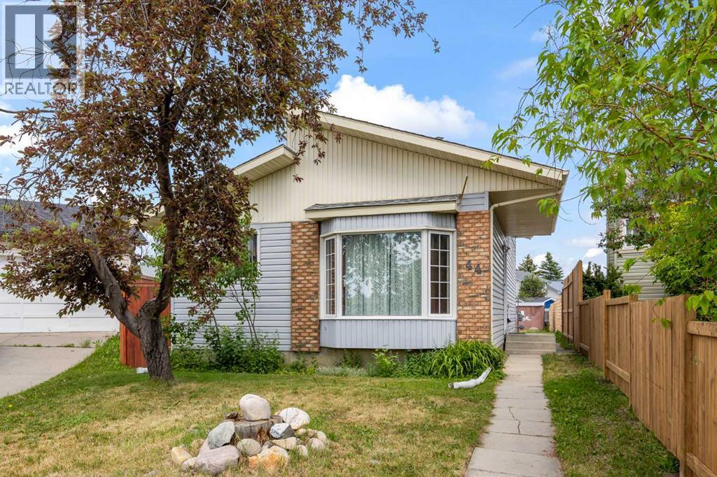 Single Family House 4 Level for Sale in  Taraglen Place NE Taradale Calgary 
