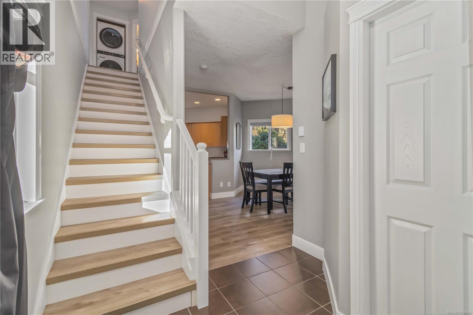 102 951 Goldstream Avenue, Langford