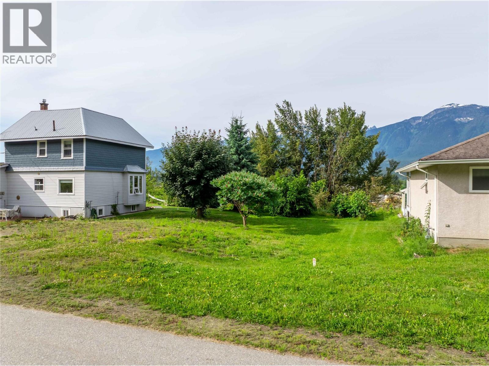 157 Track Street E, Revelstoke