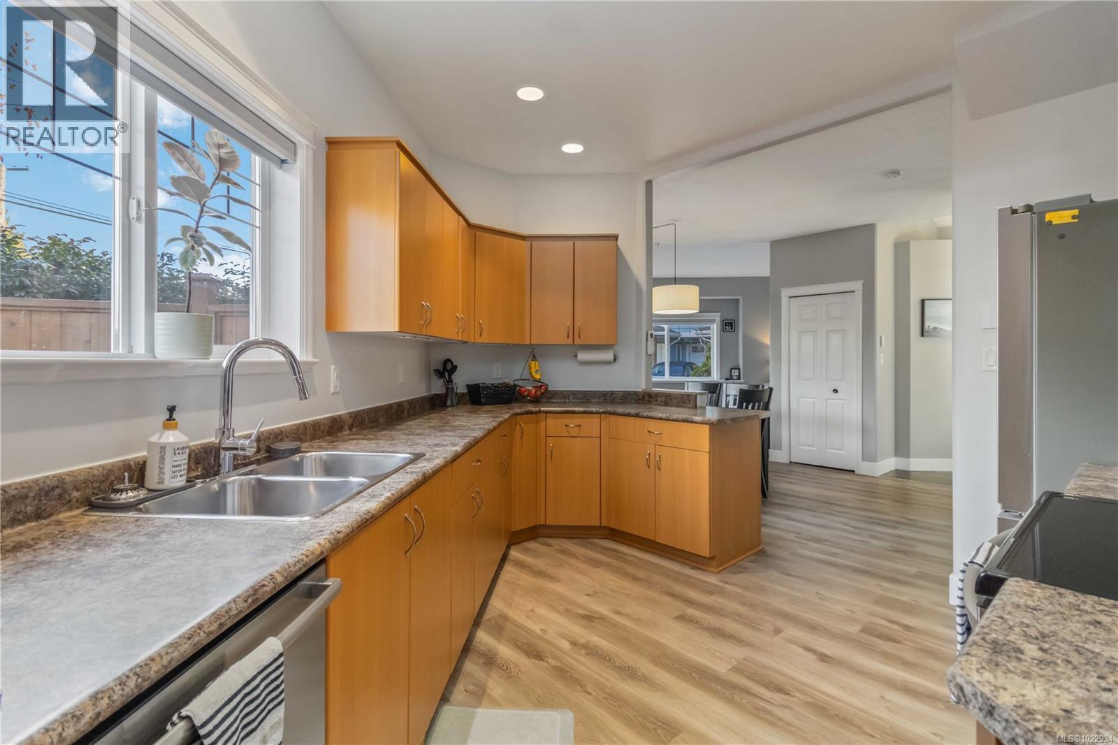 102 951 Goldstream Avenue, Langford