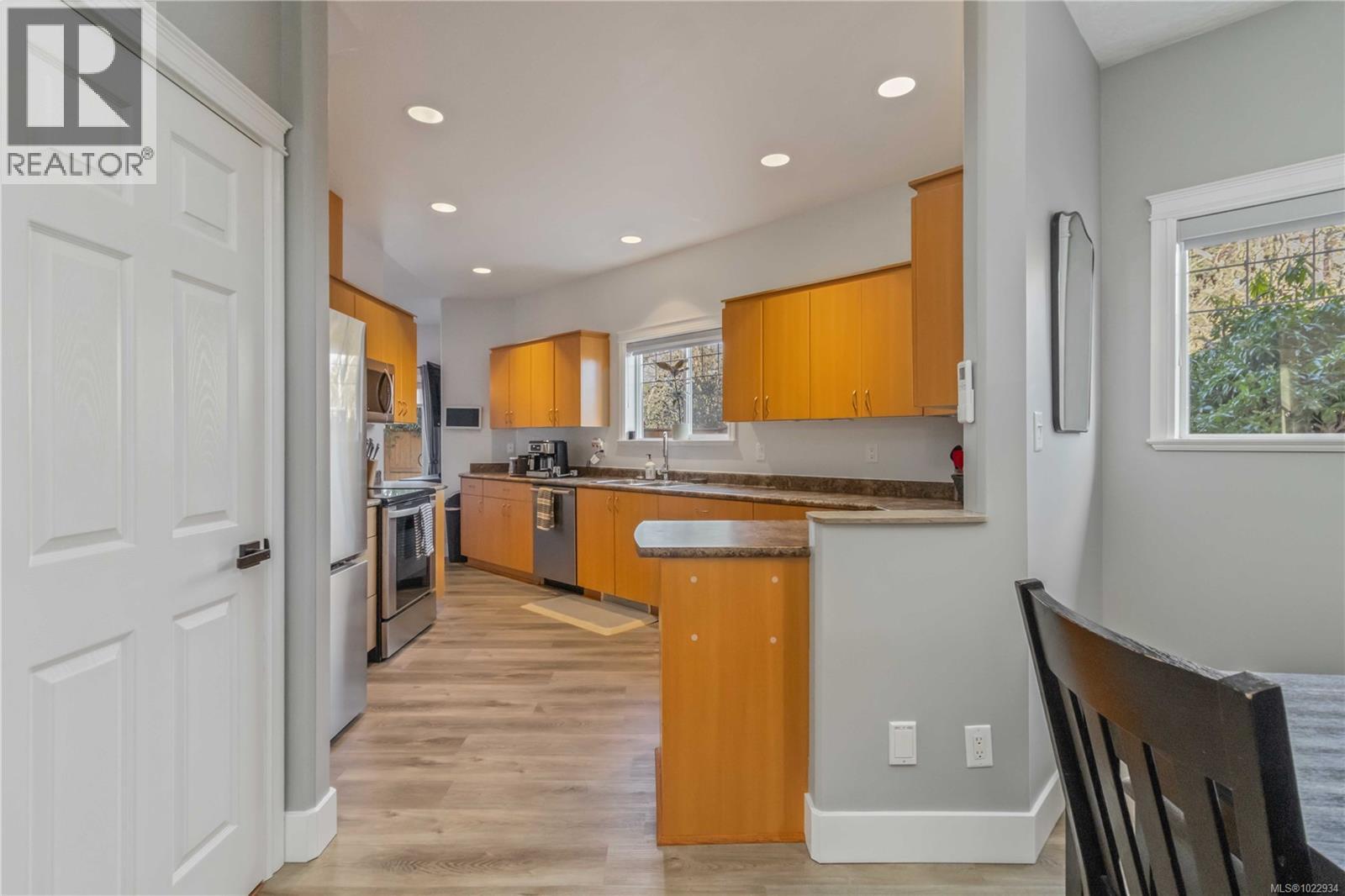 102 951 Goldstream Avenue, Langford