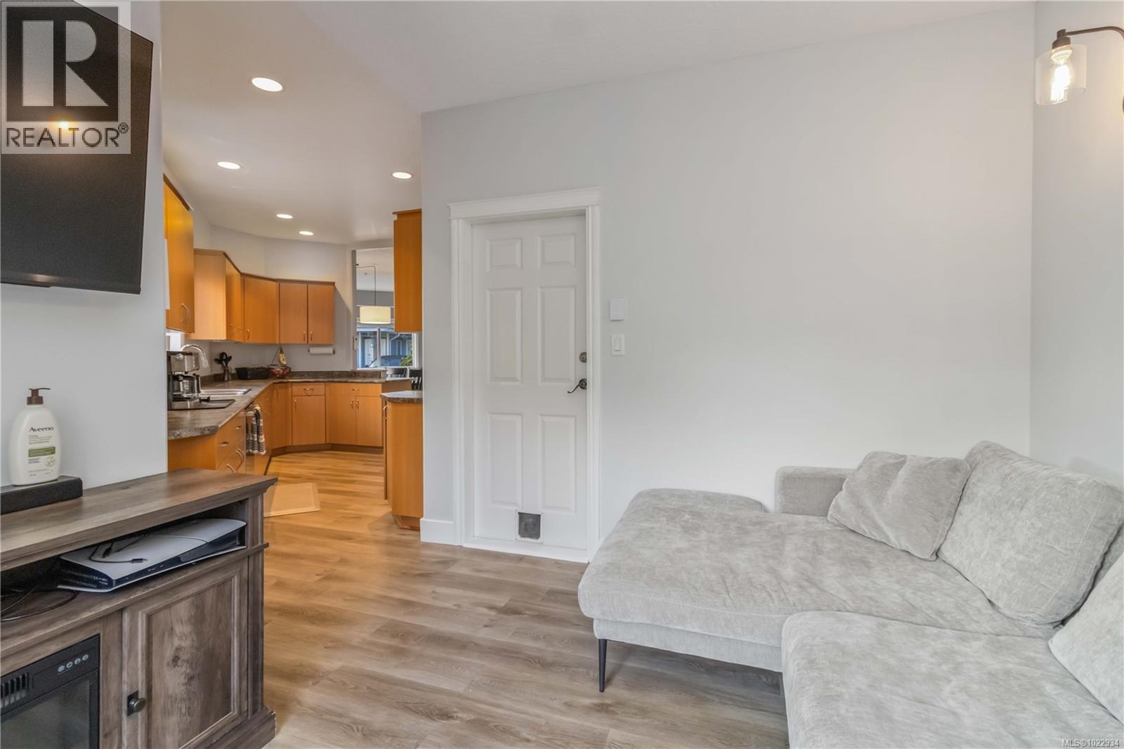 102 951 Goldstream Avenue, Langford