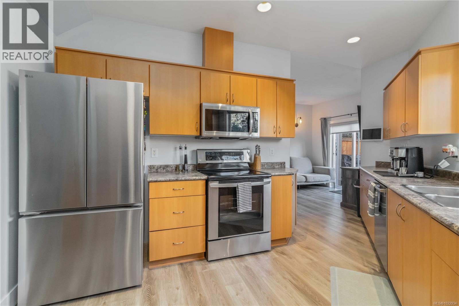 102 951 Goldstream Avenue, Langford