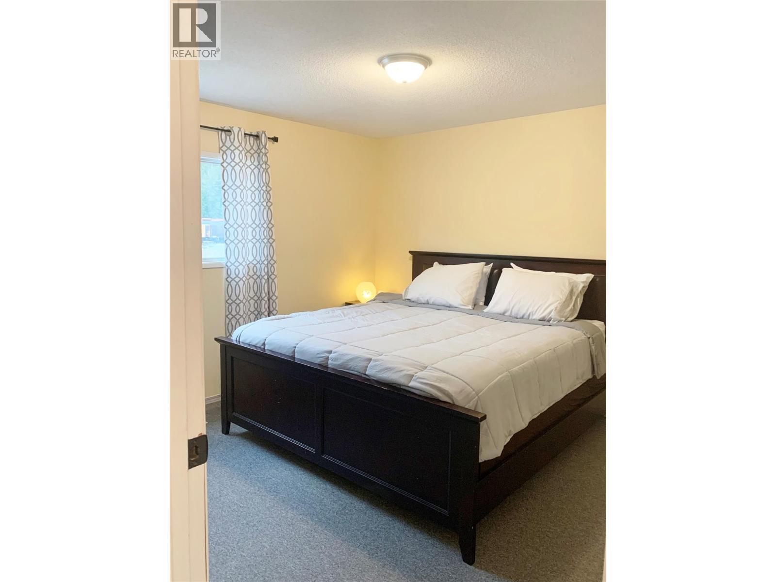  717 Victoria Road, Revelstoke