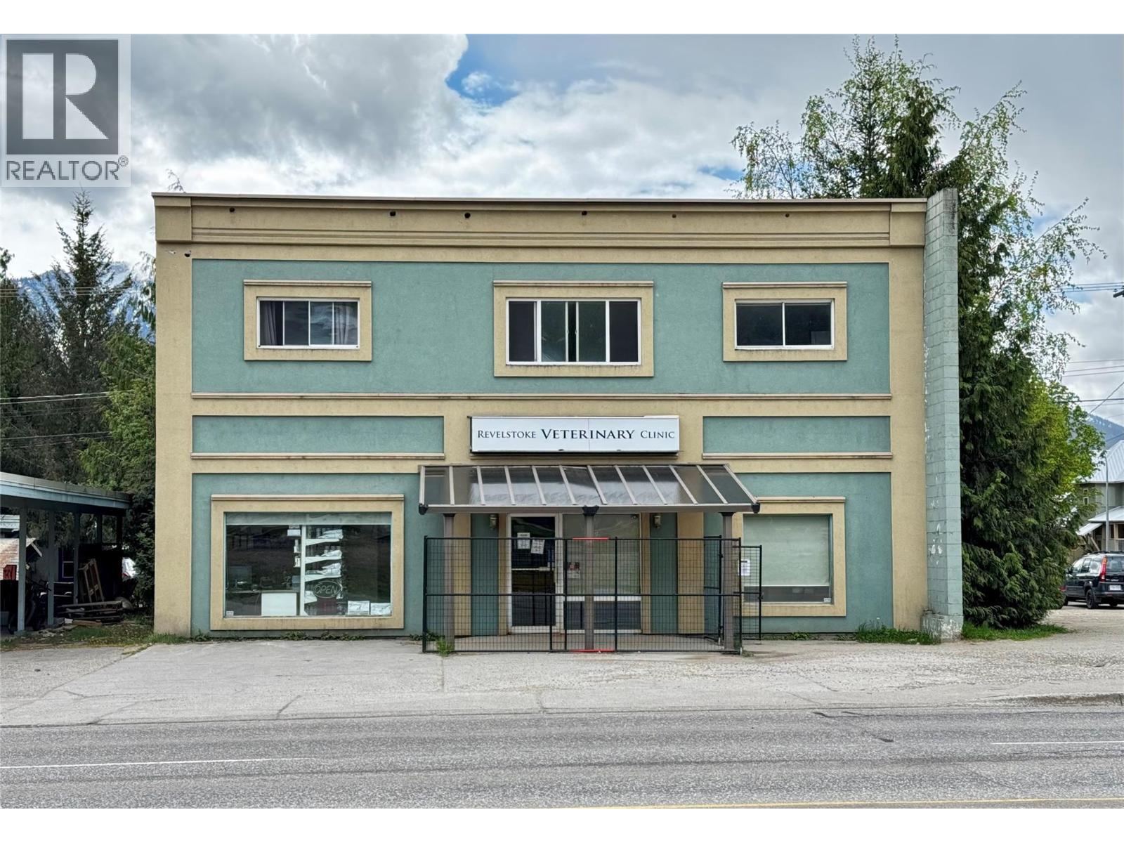  717 Victoria Road, Revelstoke