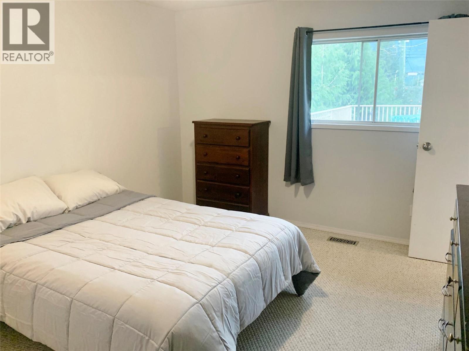  717 Victoria Road, Revelstoke