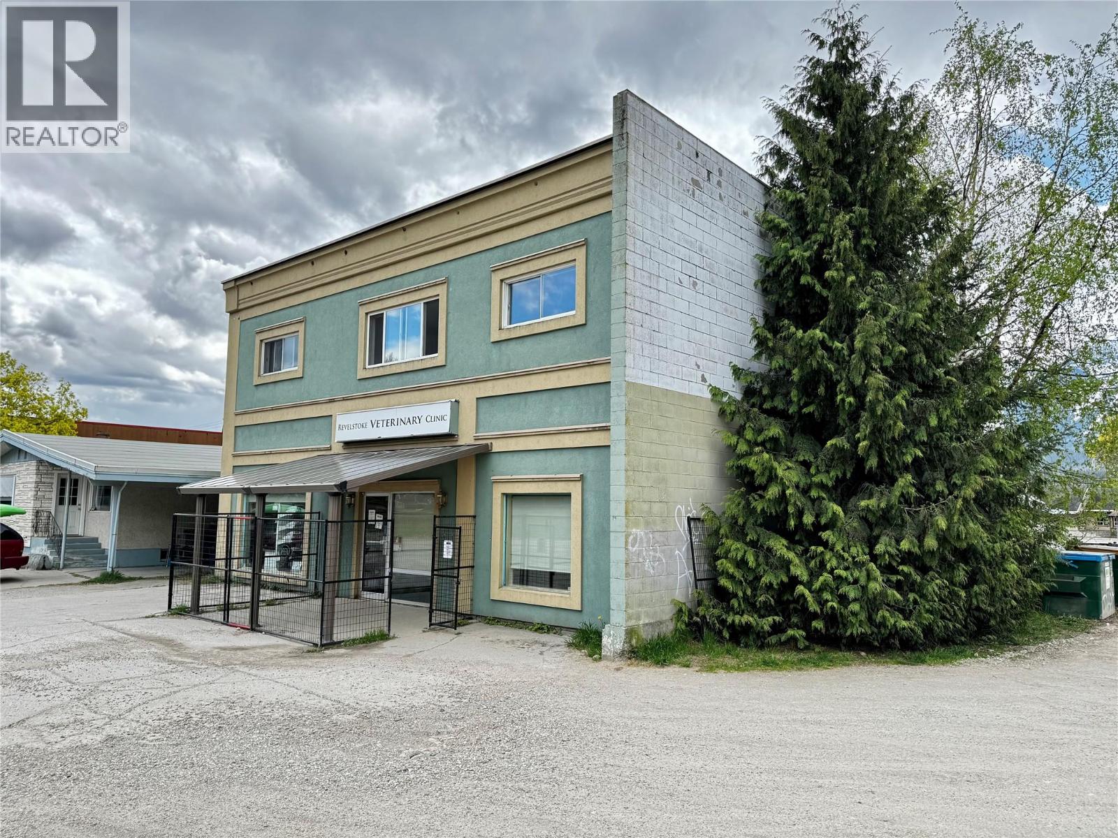 717 Victoria Road - photo 2