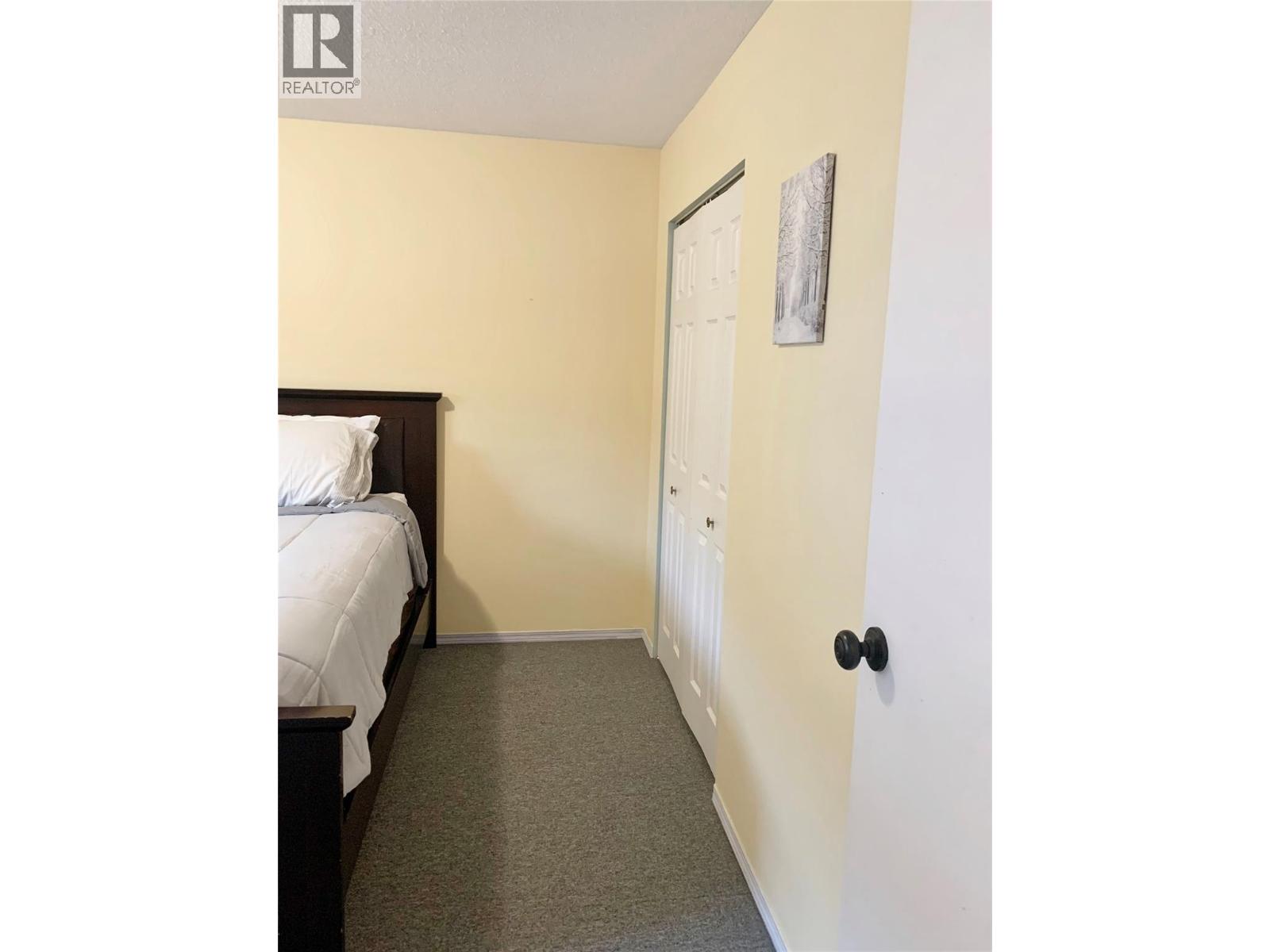  717 Victoria Road, Revelstoke