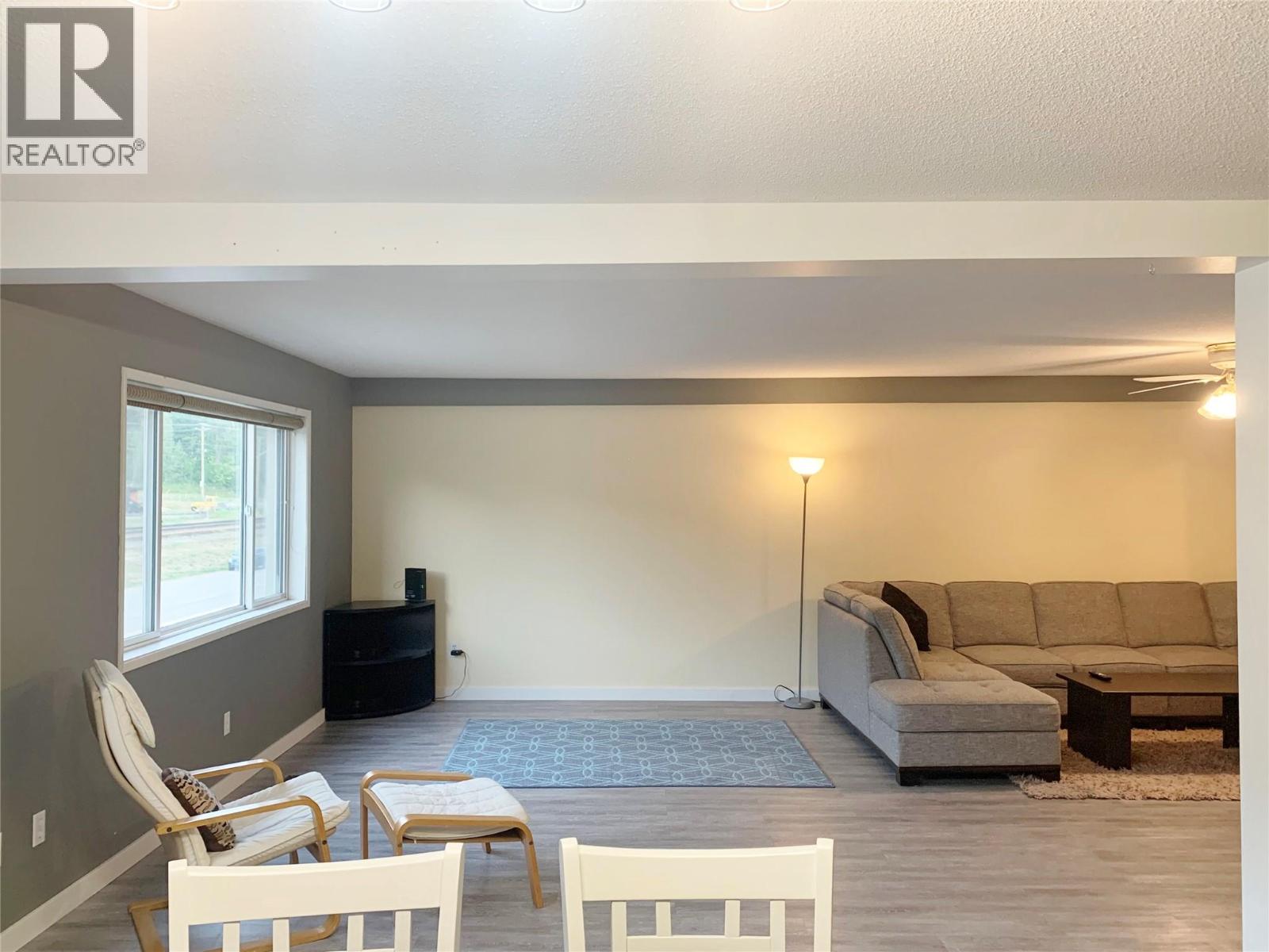  717 Victoria Road, Revelstoke