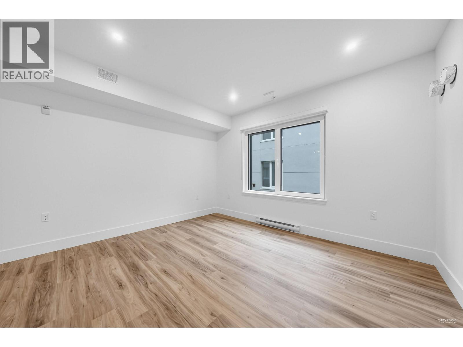 2071 E 1ST AVENUE, Vancouver