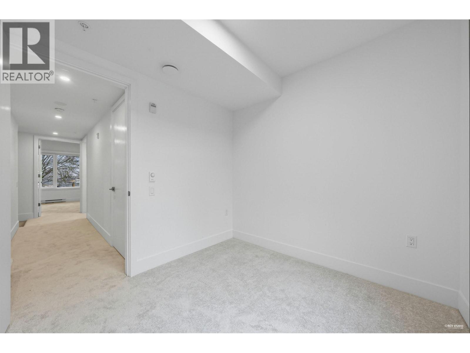 2071 E 1ST AVENUE, Vancouver