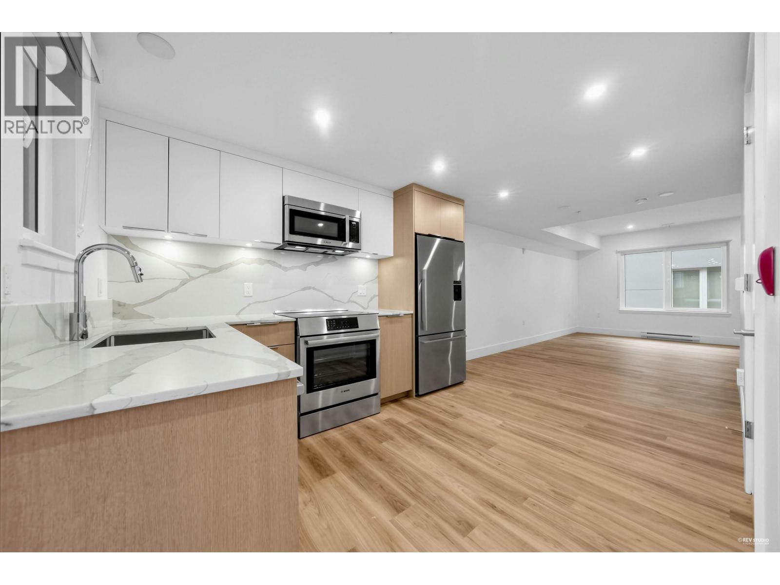 2071 E 1ST AVENUE, Vancouver