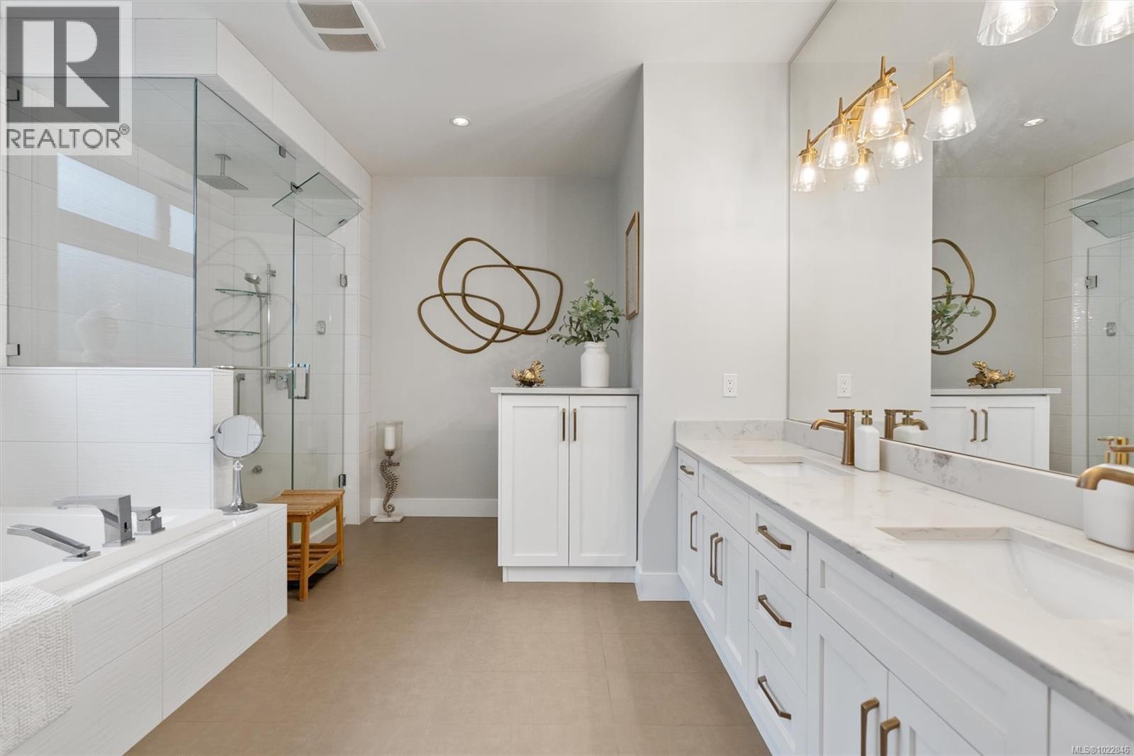  2168 Champions Way, Langford