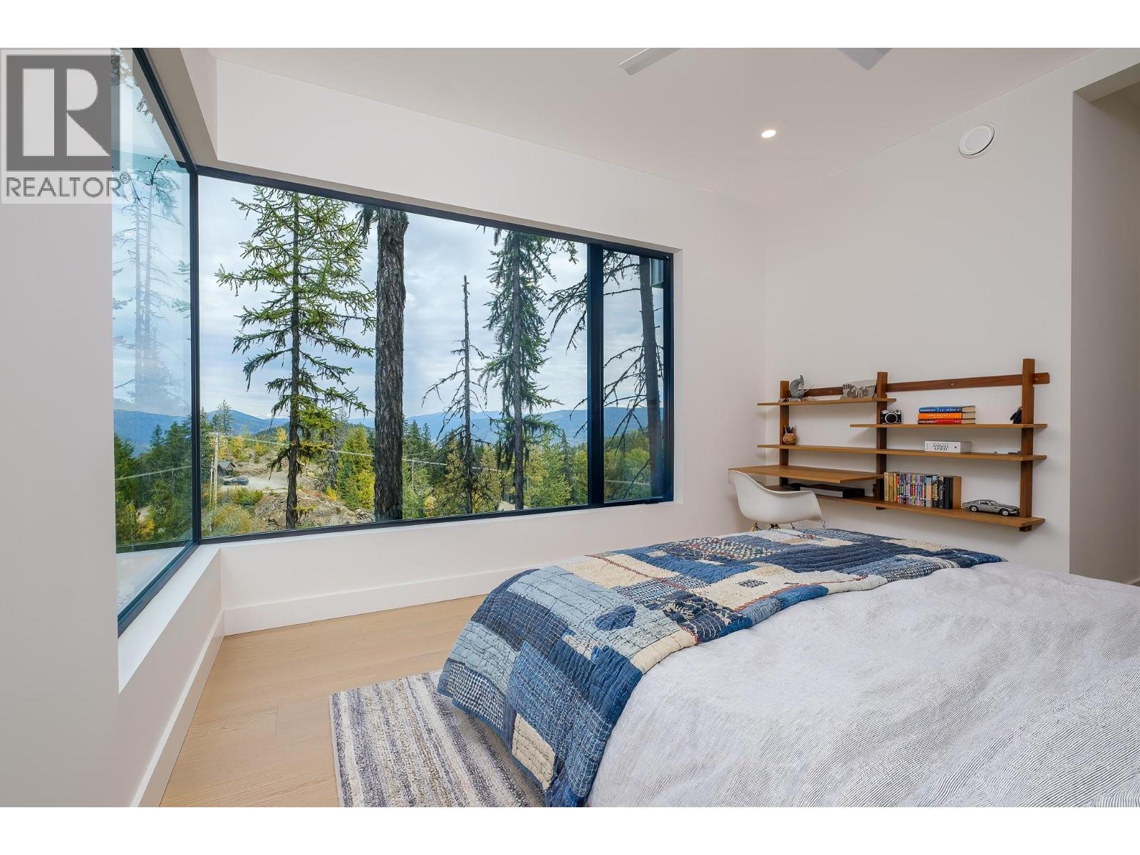 322 Larch Terrace, Rossland