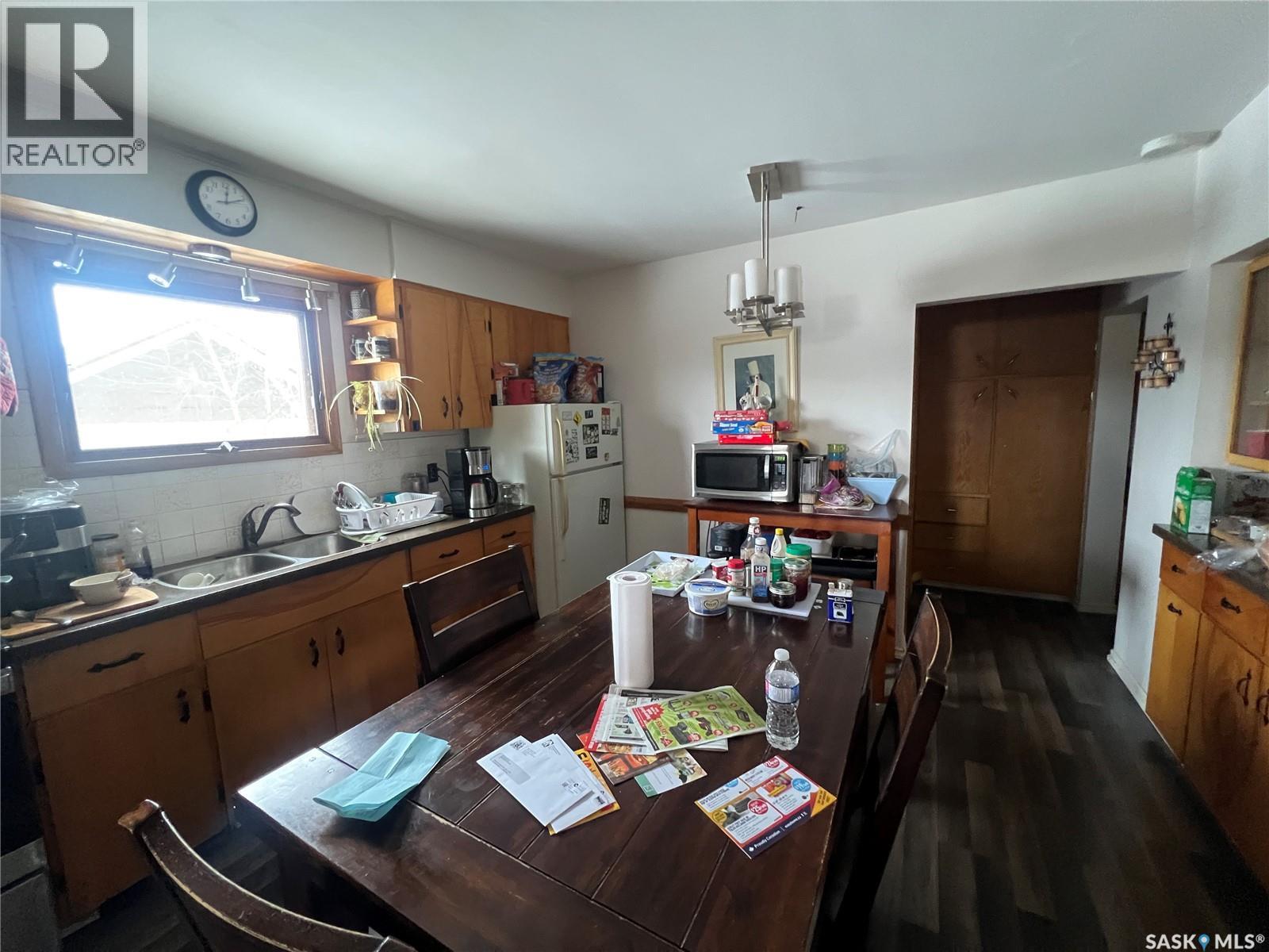 565 15TH STREET W - 6
