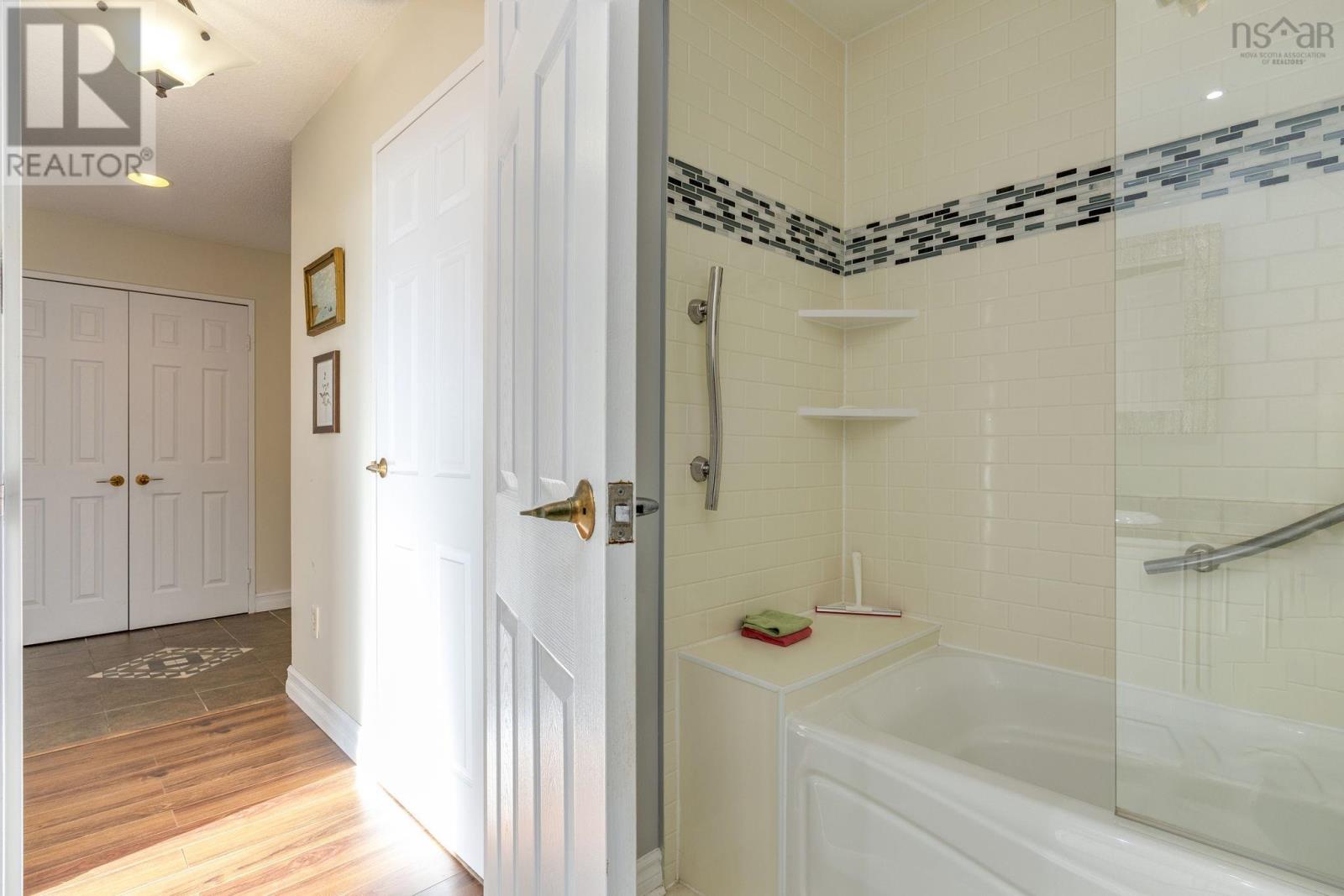 Property 23 of 37 of 607 6095 Coburg Road