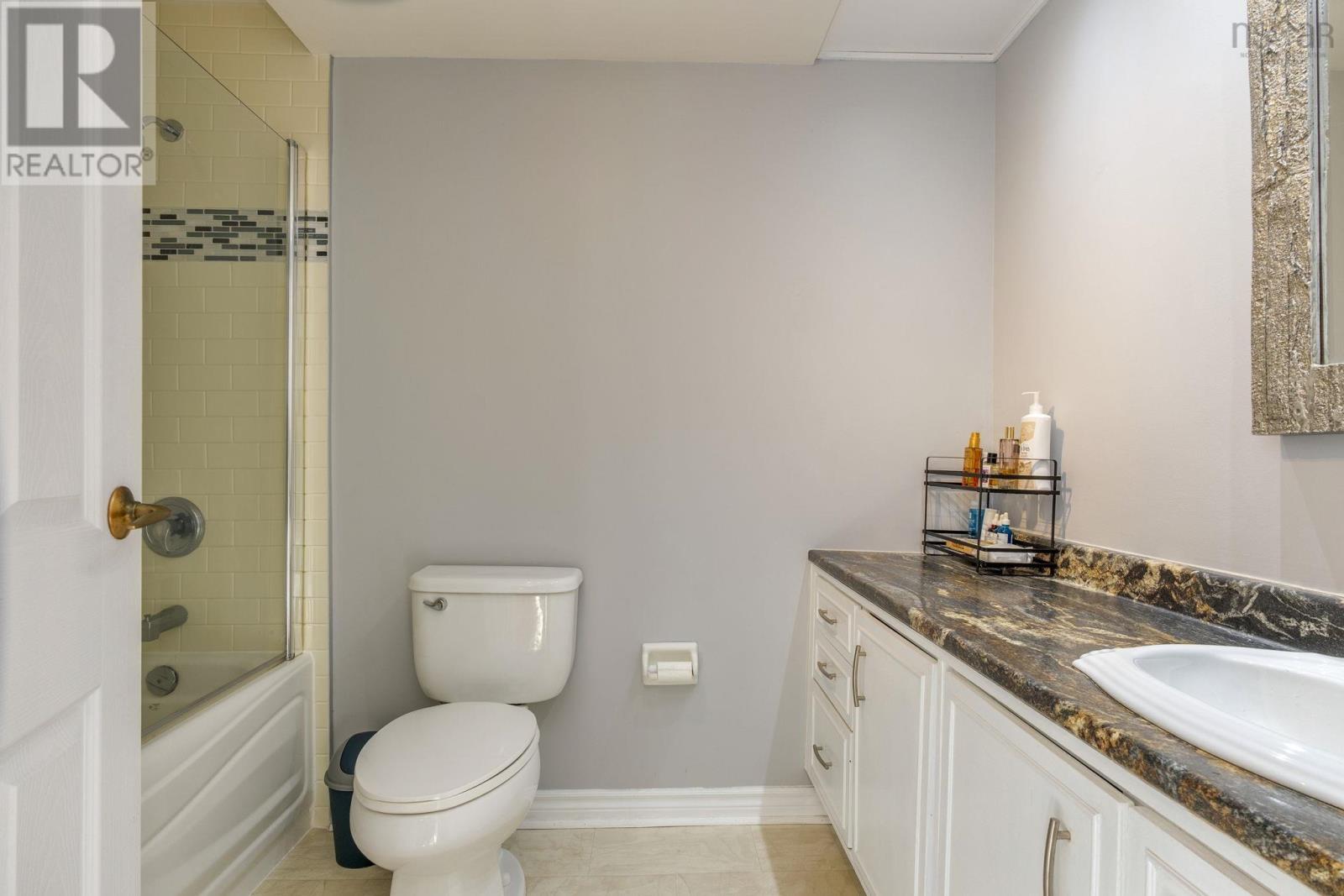 Property 21 of 37 of 607 6095 Coburg Road