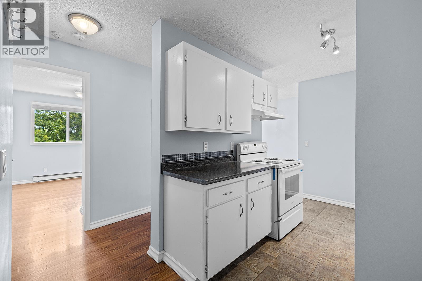 203 625 Rowcliffe Avenue, Kelowna