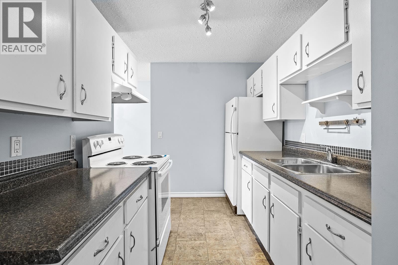 203 625 Rowcliffe Avenue, Kelowna