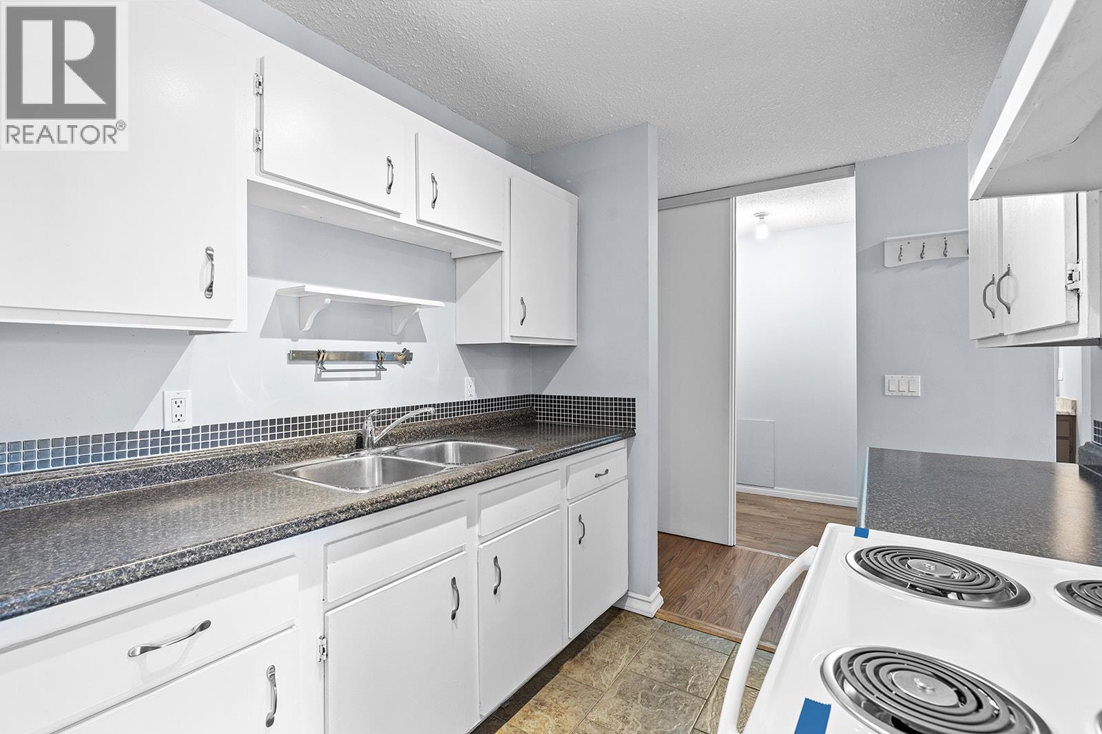 203 625 Rowcliffe Avenue, Kelowna