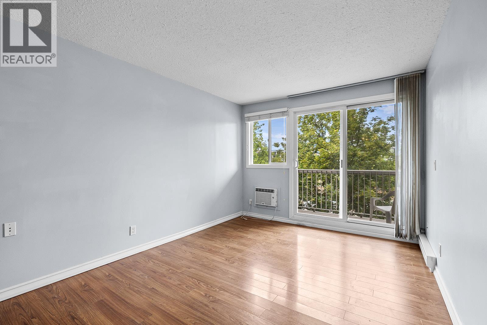 203 625 Rowcliffe Avenue, Kelowna