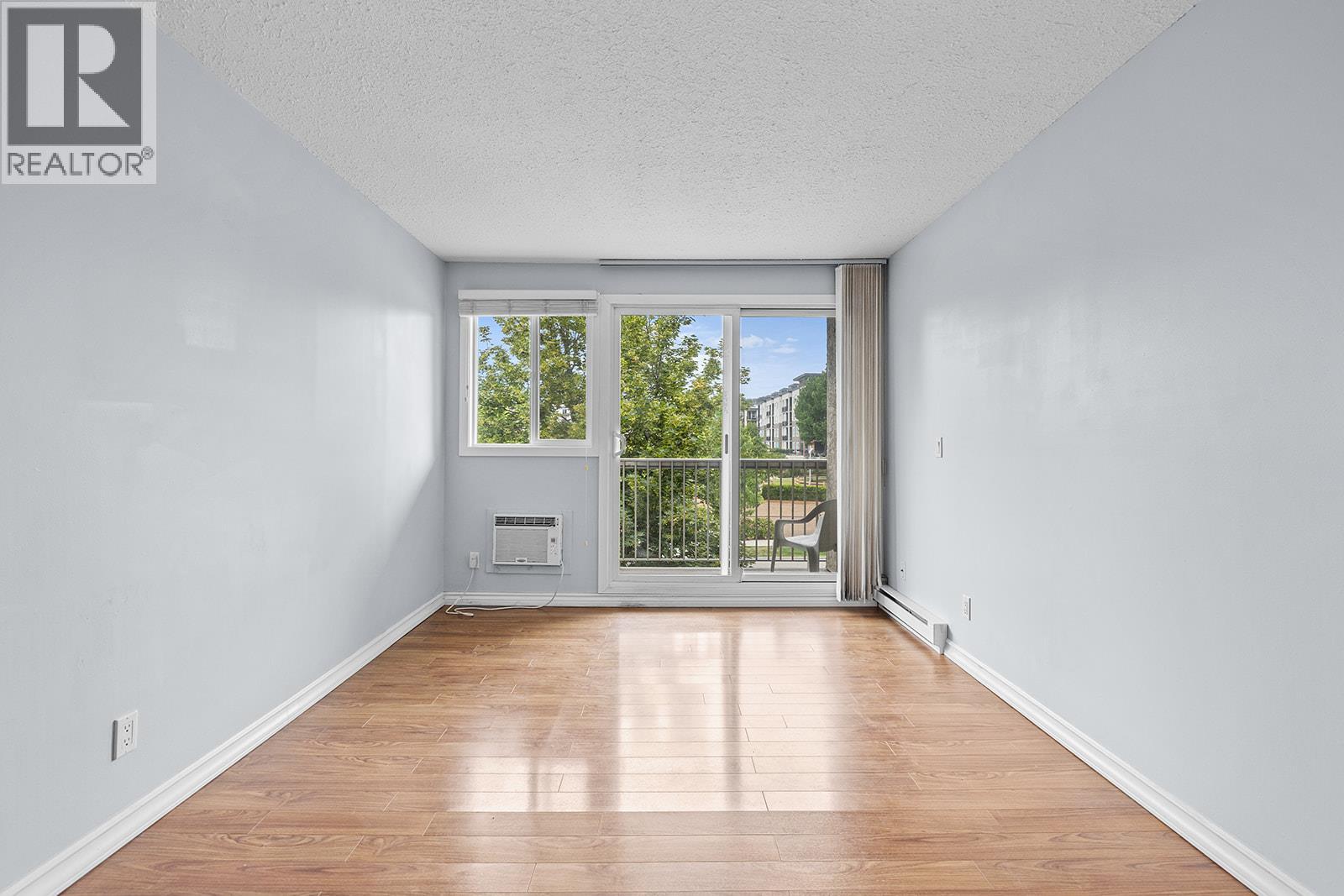 203 625 Rowcliffe Avenue, Kelowna