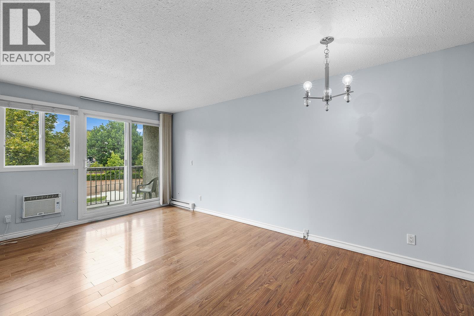 203 625 Rowcliffe Avenue, Kelowna