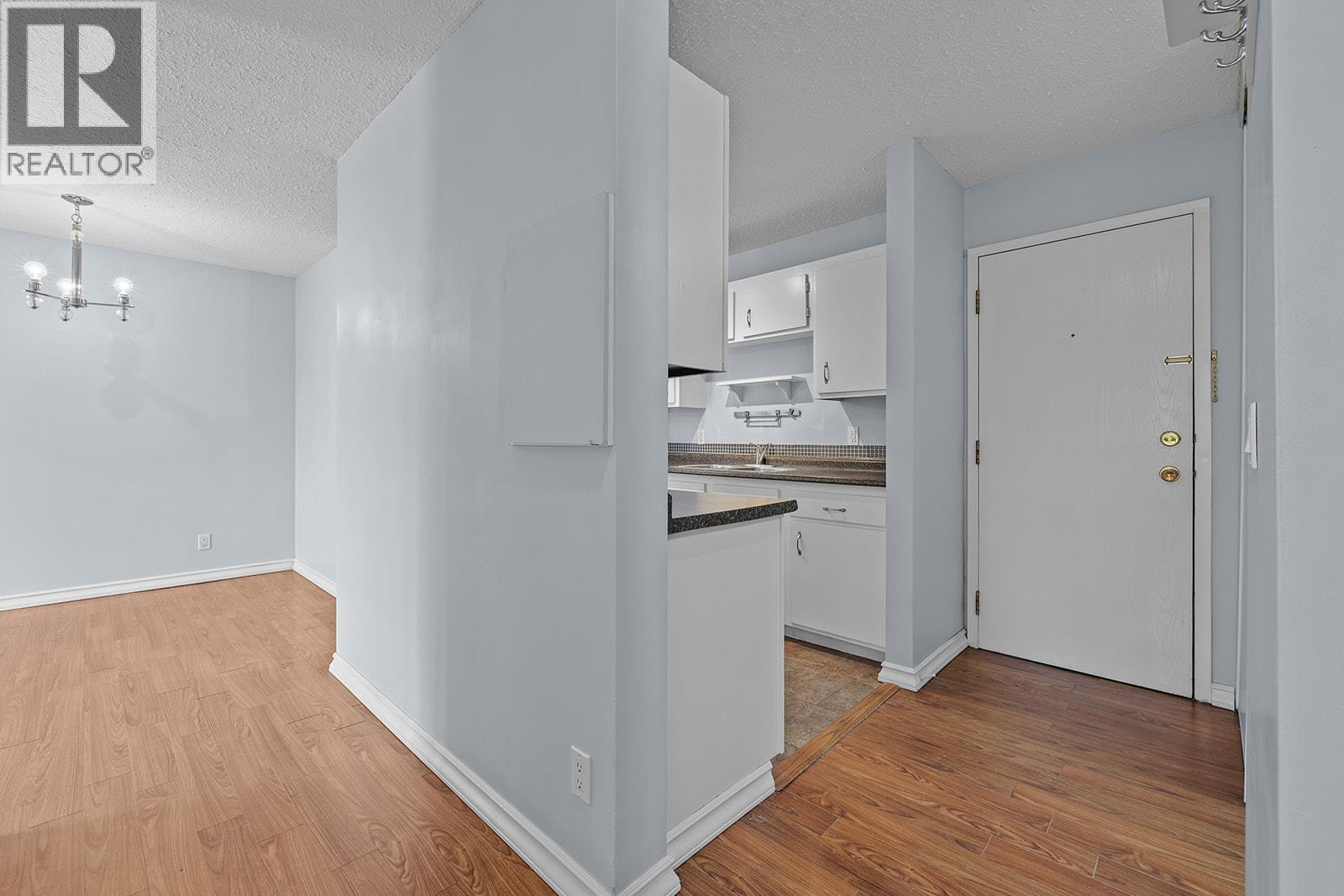 203 625 Rowcliffe Avenue, Kelowna