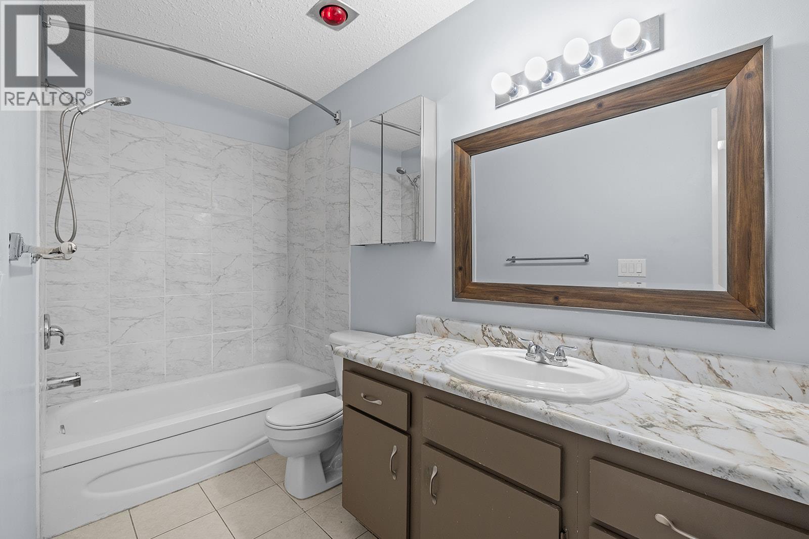 203 625 Rowcliffe Avenue, Kelowna