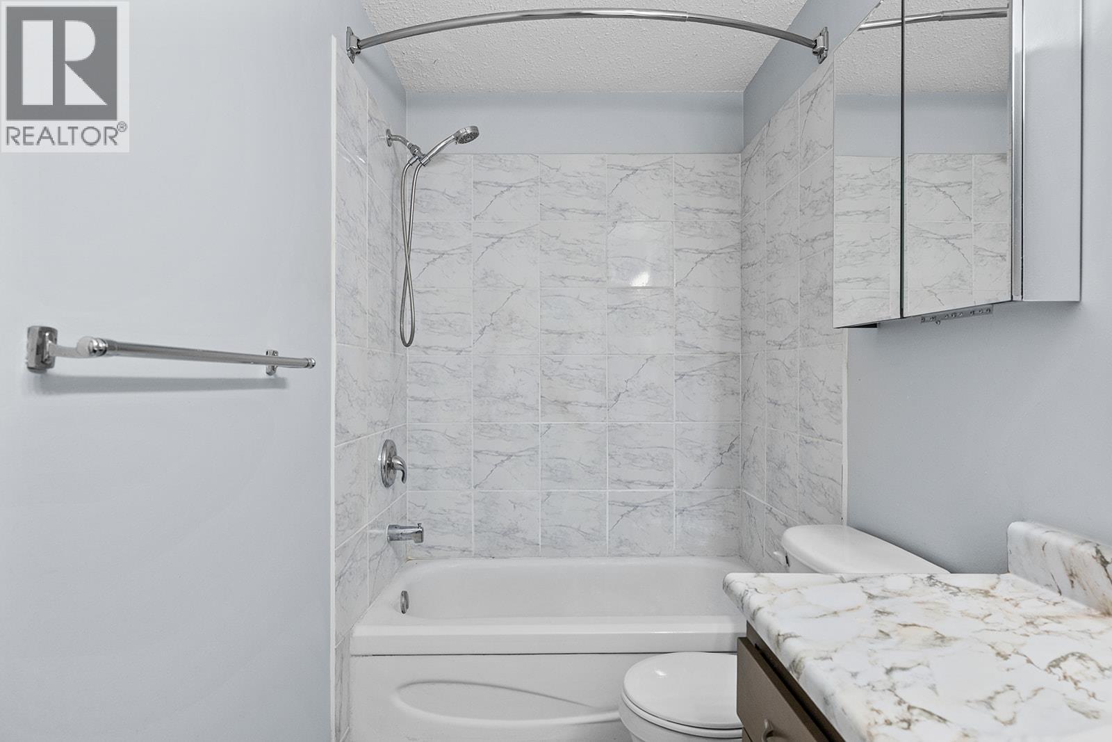 203 625 Rowcliffe Avenue, Kelowna