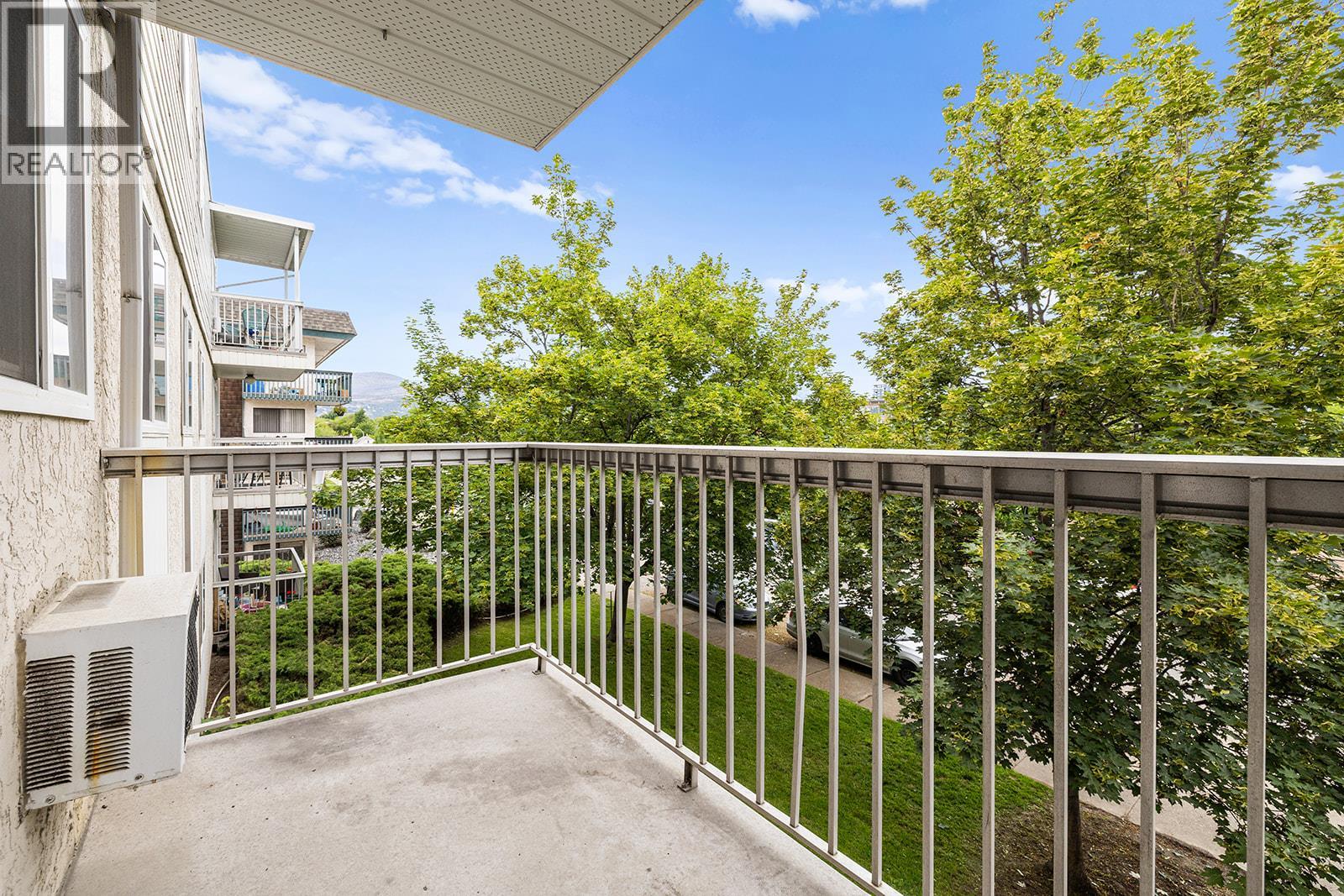 203 625 Rowcliffe Avenue, Kelowna