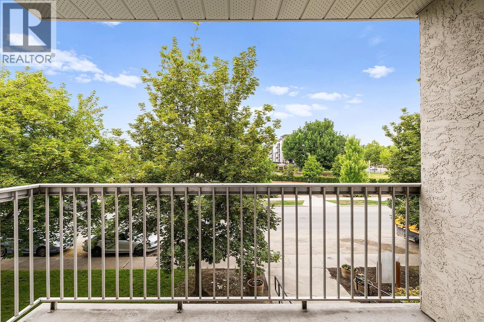 203 625 Rowcliffe Avenue, Kelowna