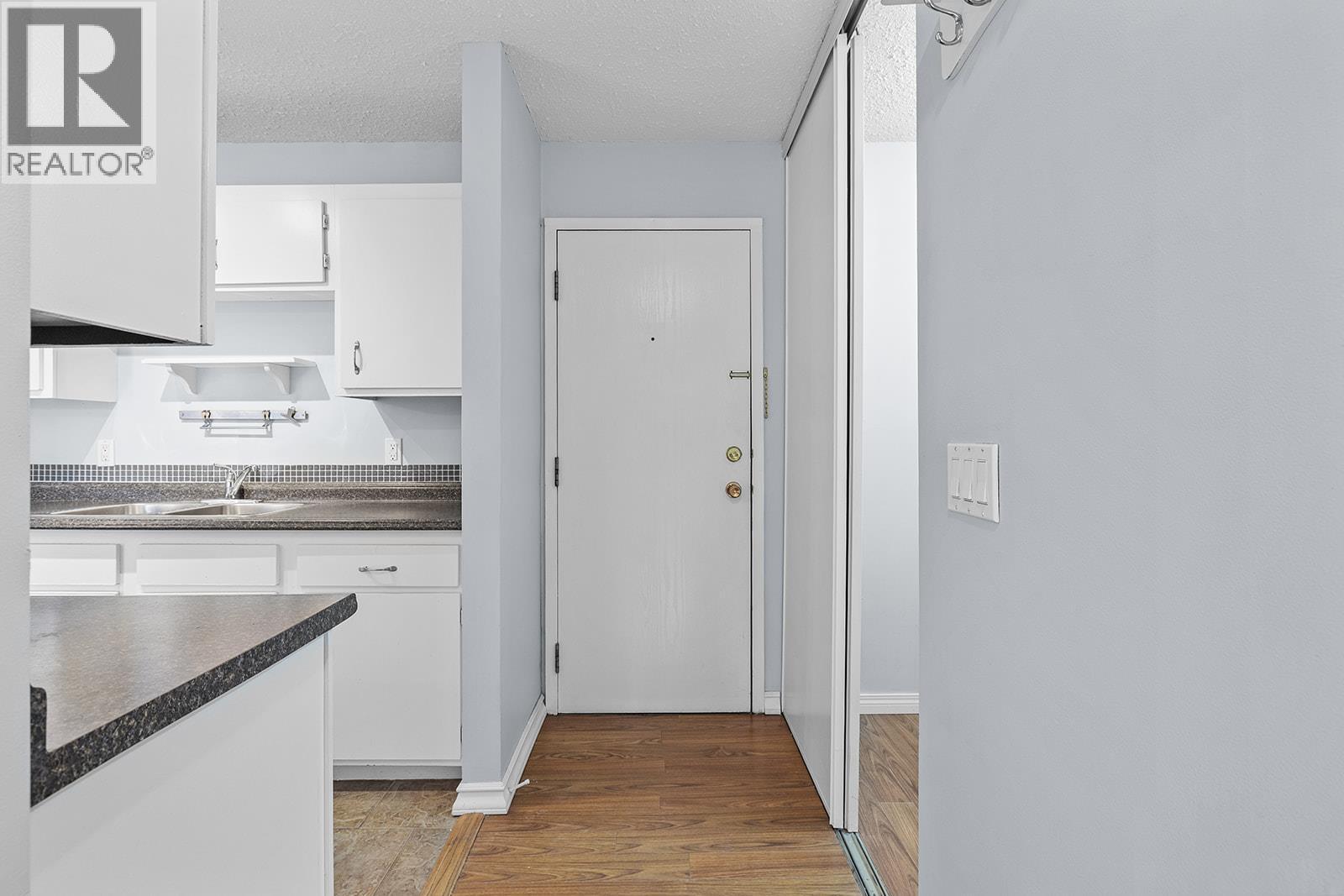 203 625 Rowcliffe Avenue, Kelowna