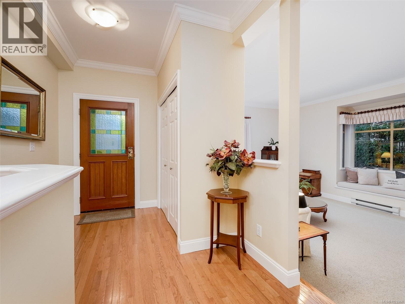 2 2573 Kilgary Place, Saanich